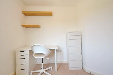 4 bedroom semi-detached house to rent - Photo 4