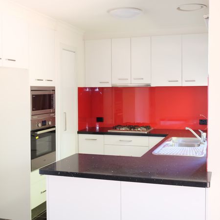 Easy Living in Doncaster – Air-Conditioned 3-Bedroom Unit Available Now - Photo 3