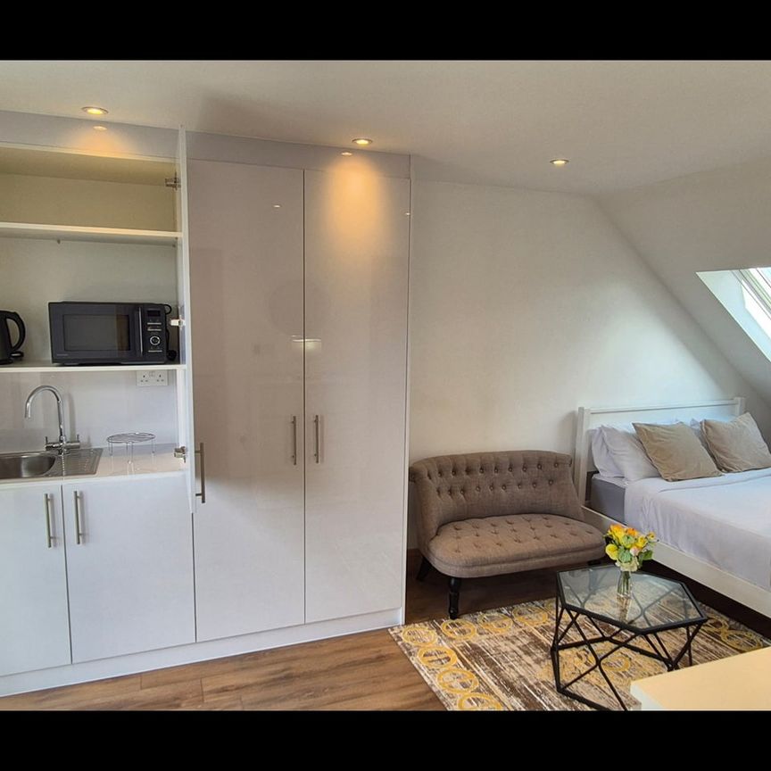 Studio Flat, Sparkbridge Road, HA1 - Photo 1