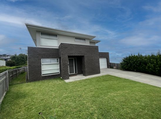 Detached Townhouse in Cumblaum - Photo 1