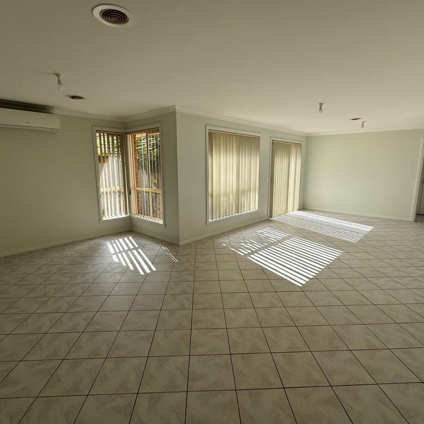 Spacious & Refreshed 3-Bedroom Unit in Prime Hillside Location - Photo 1