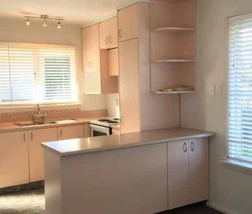 Sunny 3 bedroom family home - Photo 2