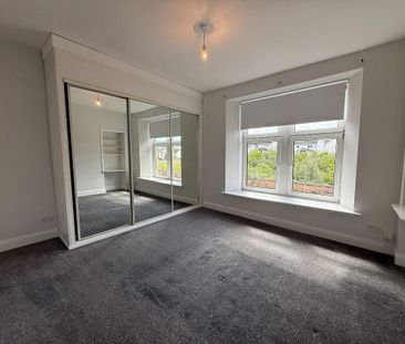 3 bedroom flat to rent - Photo 2
