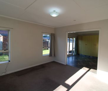 Warm Sunny Family Home - Photo 1