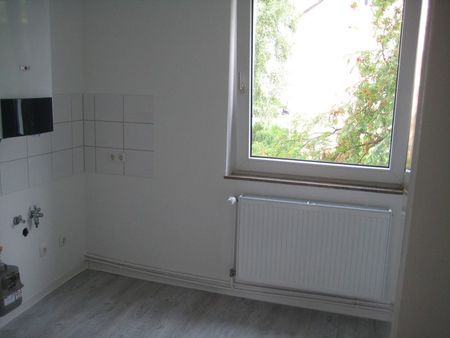 Modernisierte 3- Zimmerwohnung mit sonnigem Balkon - Foto 4