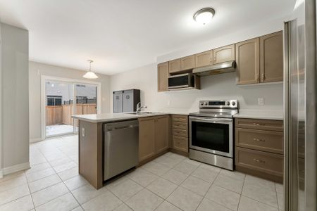 For Lease - 408 Aphelion Crescent, Barrhaven, Ontario - Photo 2