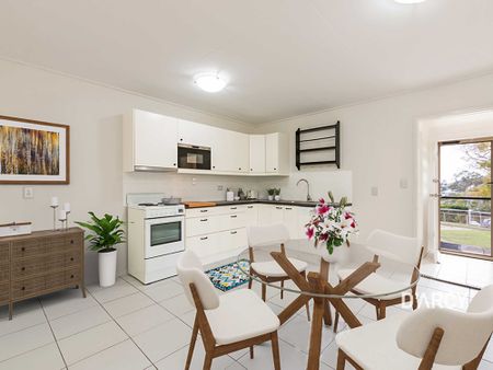 2/121 WINDSOR RD - Photo 2