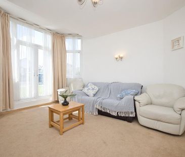 3 bedroom flat to rent - Photo 5