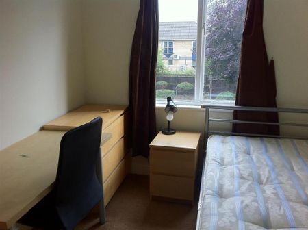4 bedroom townhouse to rent - Photo 2