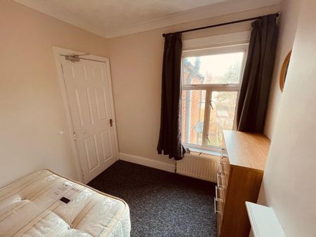 1 bedroom in a house share to rent - Photo 5