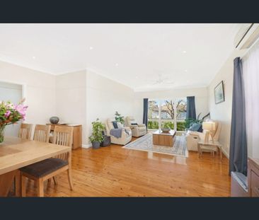 Spacious Family Home with Multiple Living Areas and Expansive Alfre... - Photo 1