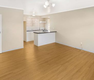 Refurbished unit in the heart of Papatoetoe! - Photo 3