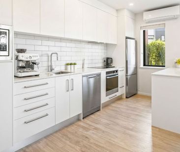 Modern Ground-Floor Apartment with Dual Access - Photo 1