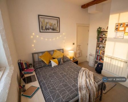 3 bedroom flat to rent - Photo 4