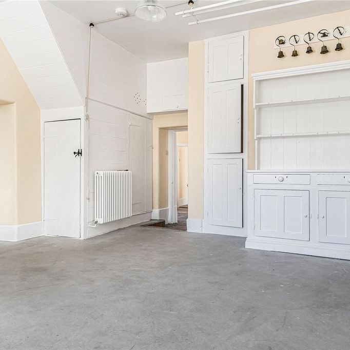 5 bedroom detached house to rent - Photo 1