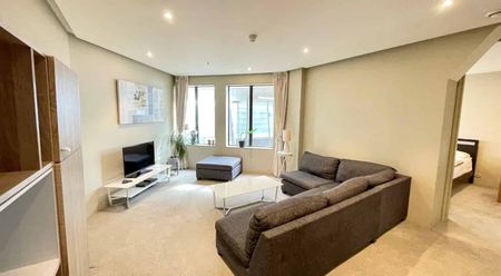 Fully Furnished 2 bedroom apartment in iconic waterfront Oriental Bay building - Photo 2