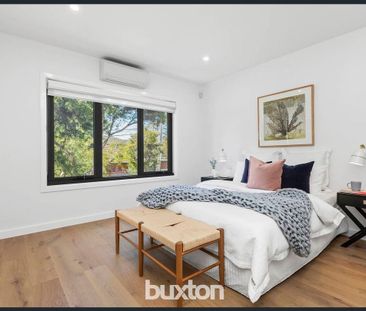 SPACIOUS DOUBLE STOREY TOWNHOUSE IN PRIME MENTONE LOCATION! - Photo 4