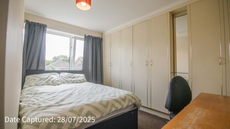 37 Eastfield Crescent - Photo 5