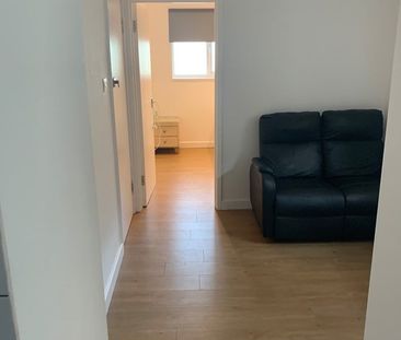 1 Bed Flat, Green Lanes, N13 - Photo 2