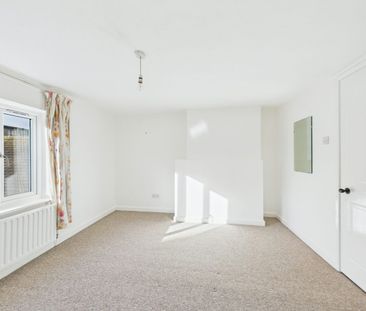 Farm House to rent on - Photo 2