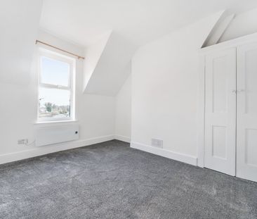 Flat to rent - London Road, Rochester, ME2 - Photo 6