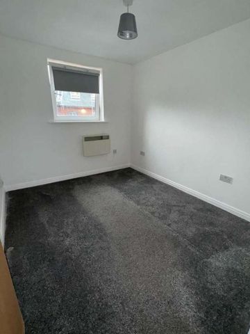 Lowbridge Court, Liverpool, L19 - Photo 2