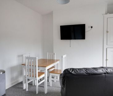 4 bedroom house of multiple occupation to rent - Photo 2