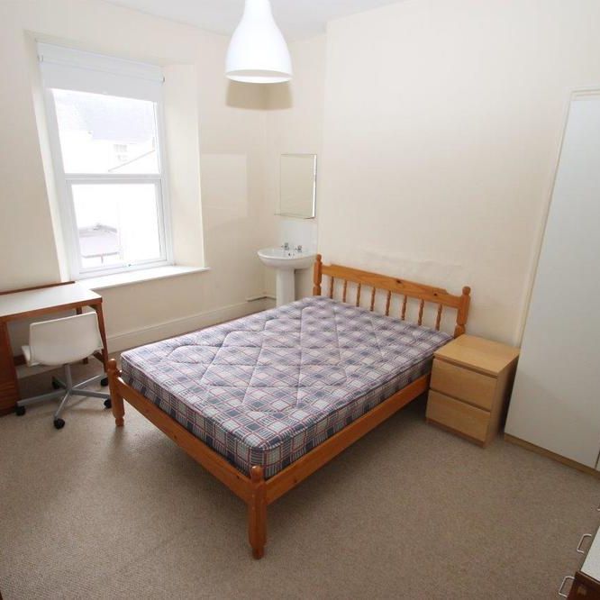 5 Bedroom | 14 Trematon Terrace, PL4 6QS - Photo 1