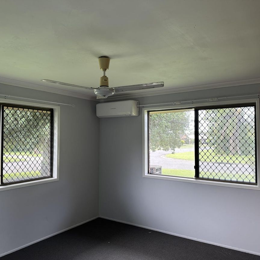 Family home in Glenella! - Photo 1