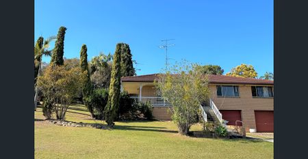 3 Bedroom Brick Home - Photo 4