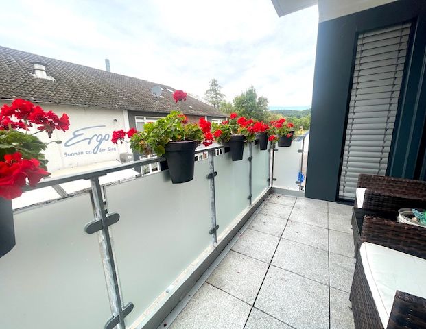 4-Zimmer-Stadtwohnung mit Aufzug, Einbauküche, 2 Balkone und Garage - Foto 1