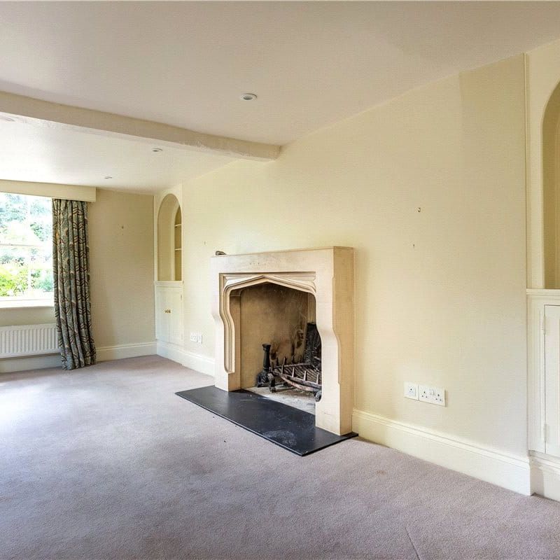 An impressive and well presented family house situated in a popular hamlet surrounded by glorious countryside. - Photo 1