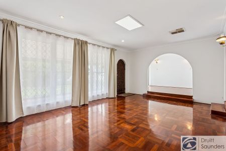 COSY COTTAGE CHARM IN PRIME PARKSIDE POSITION - Photo 2