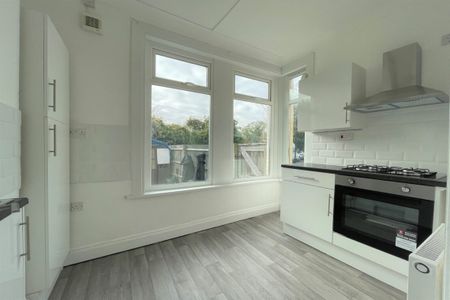 1 bed Flat Retreat Road, SS0 - Photo 4