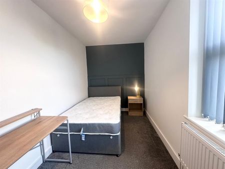 1 bed house share to rent in Renshaw Street, Burnley, BB10 - Photo 2
