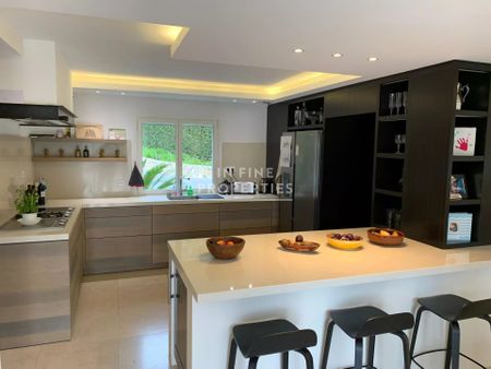 Location Maison 6 pièces 240m² VALBONNE 06560 - Photo 4