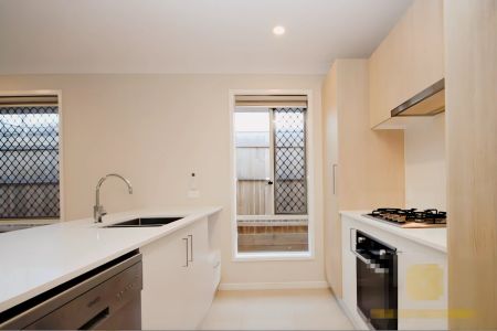 4 bed 2 bath - Photo 4