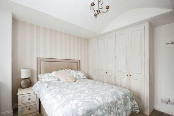5 bedroom detached house to rent - Photo 1