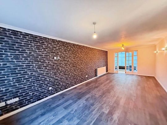 4 bedroom detached house to rent - Photo 1