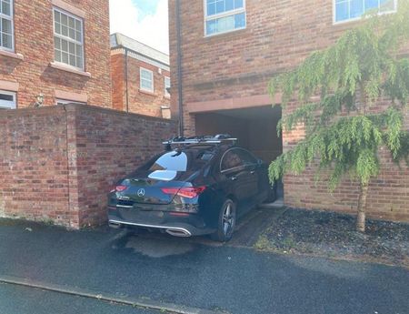 3 Bedroom Terraced To Let - Photo 3