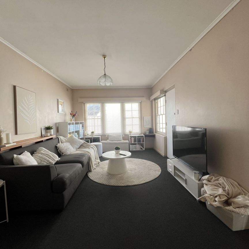 Beachside 2-Bedroom Unit – Prime Location! - Photo 1