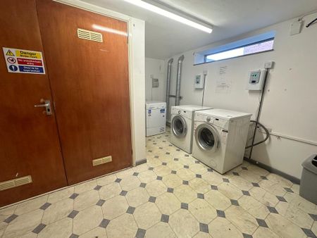 1 bedroom in a house share to rent - Photo 3