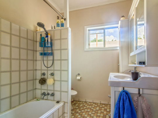 17 Courtice Street, Acacia Ridge QLD 4110 - House For Rent | Domain - Photo 1