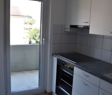grosszügige 4.5-Zimmer-Wohnung mit sonnigem Balkon in Studen - Photo 2