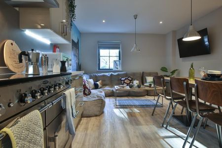 1 bedroom in a house share to rent - Photo 2