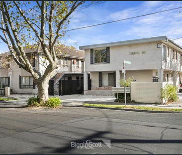 Charming & Cosy Richmond Retreat - Photo 3