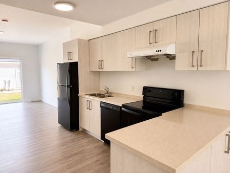 For Lease - 90 Highriver Trail, Welland, Ontario - Photo 3