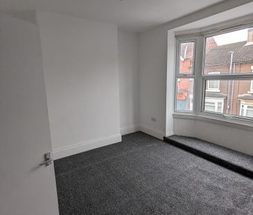 4 bedroom end of terrace house to rent - Photo 4