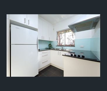 Function and convenience in this pleasant abode! - Photo 4