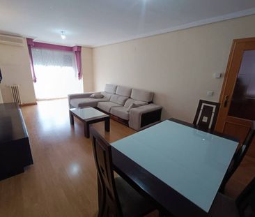 Piso de alquiler en Centro - Photo 1